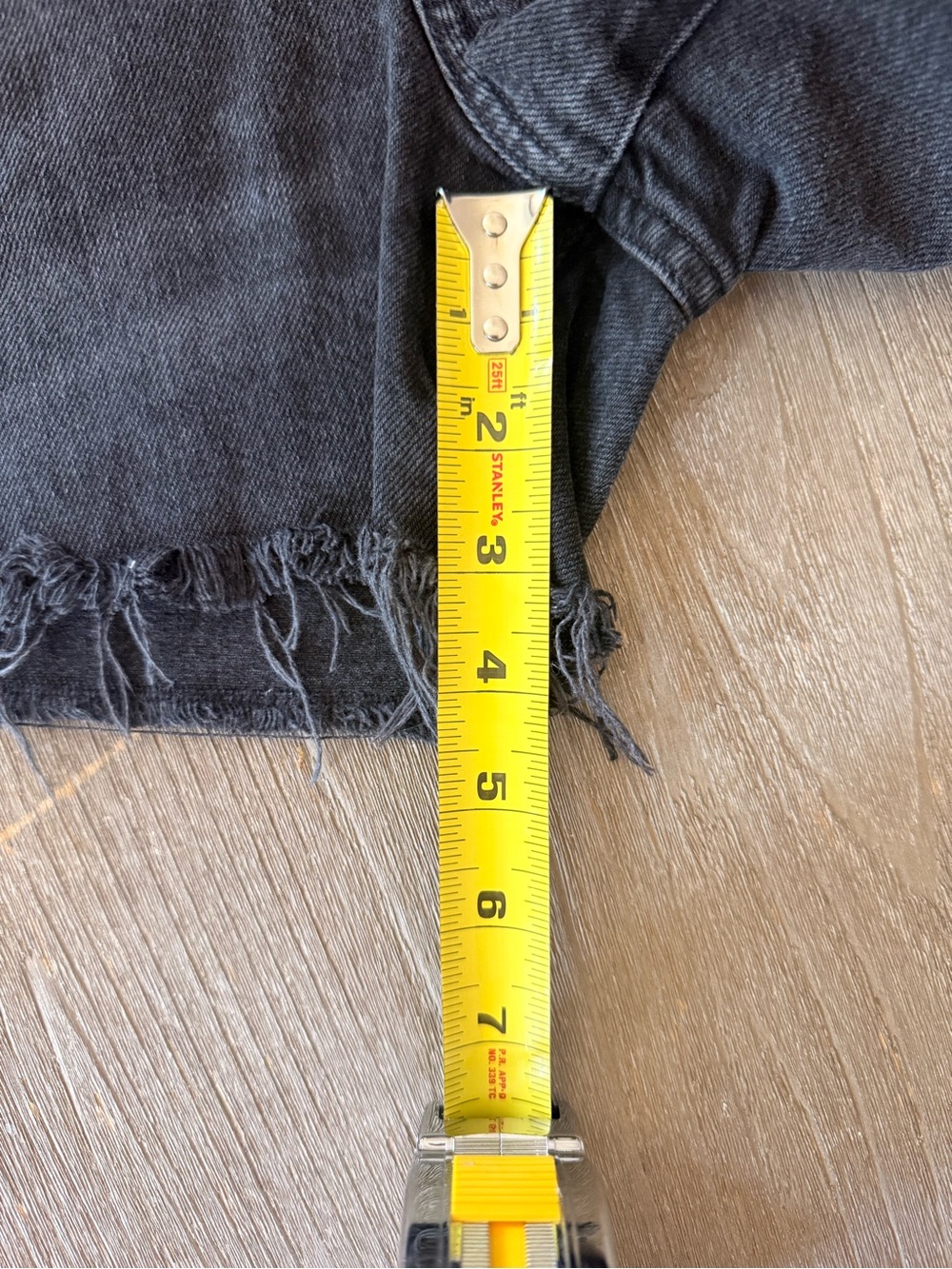 Agolde Dee Black Denim Shorts Size 25 - Picture 7 of 8